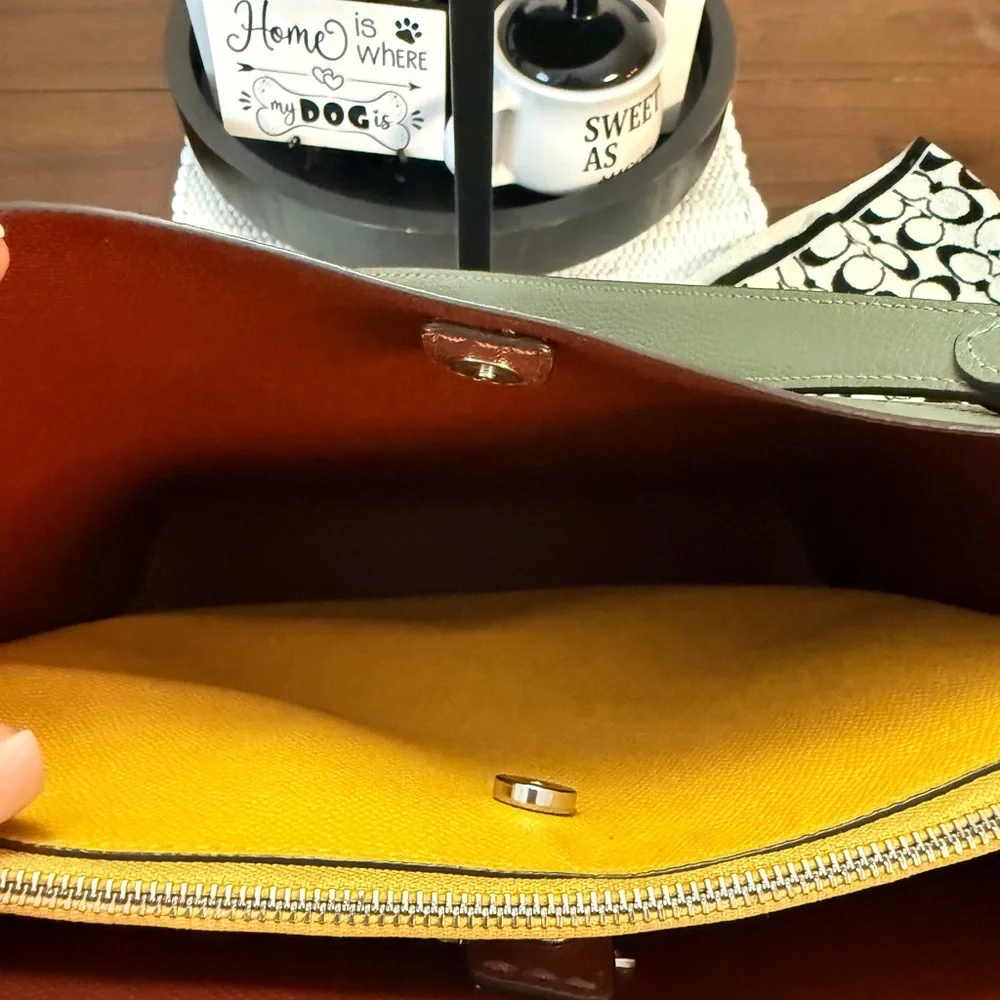 Coach Forest Green Bucket Bag w/Wallet - Picture 9 of 12